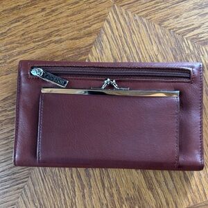 Vintage Buxton Leather Wallet with Kiss-Lock Coin Pocket  rusty brown color